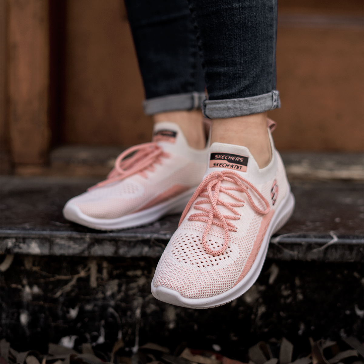 کفش ورزشی اسکیچرز زنانه صورتی مدلHoda