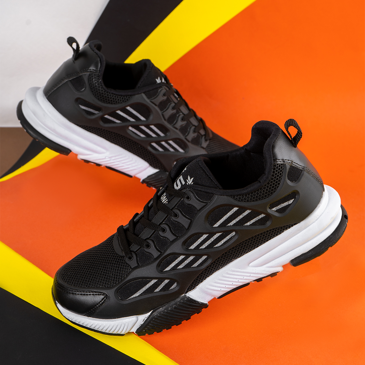 کفش ورزشی مردانه مشکی مدل Karvand