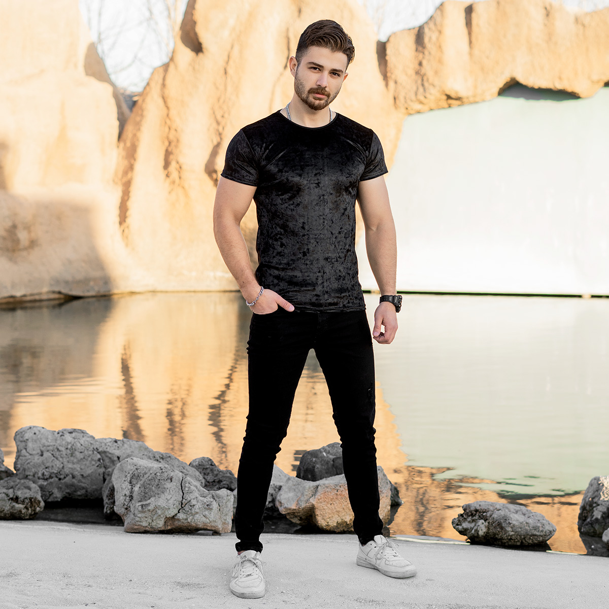 تیشرت مخمل مشکی مردانه مدل kevin