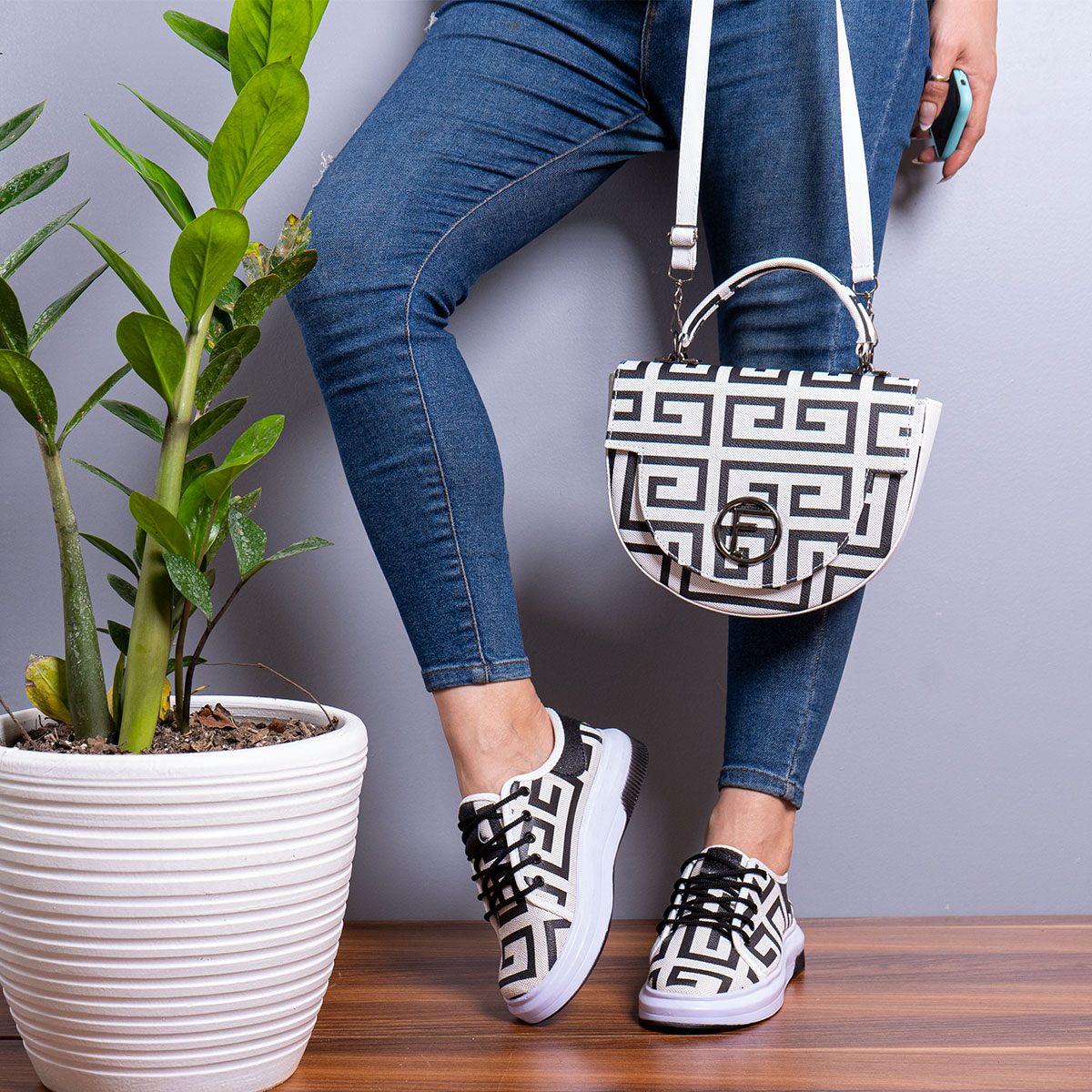 ست کیف و کفش سفید مشکی دخترانه مدلX58