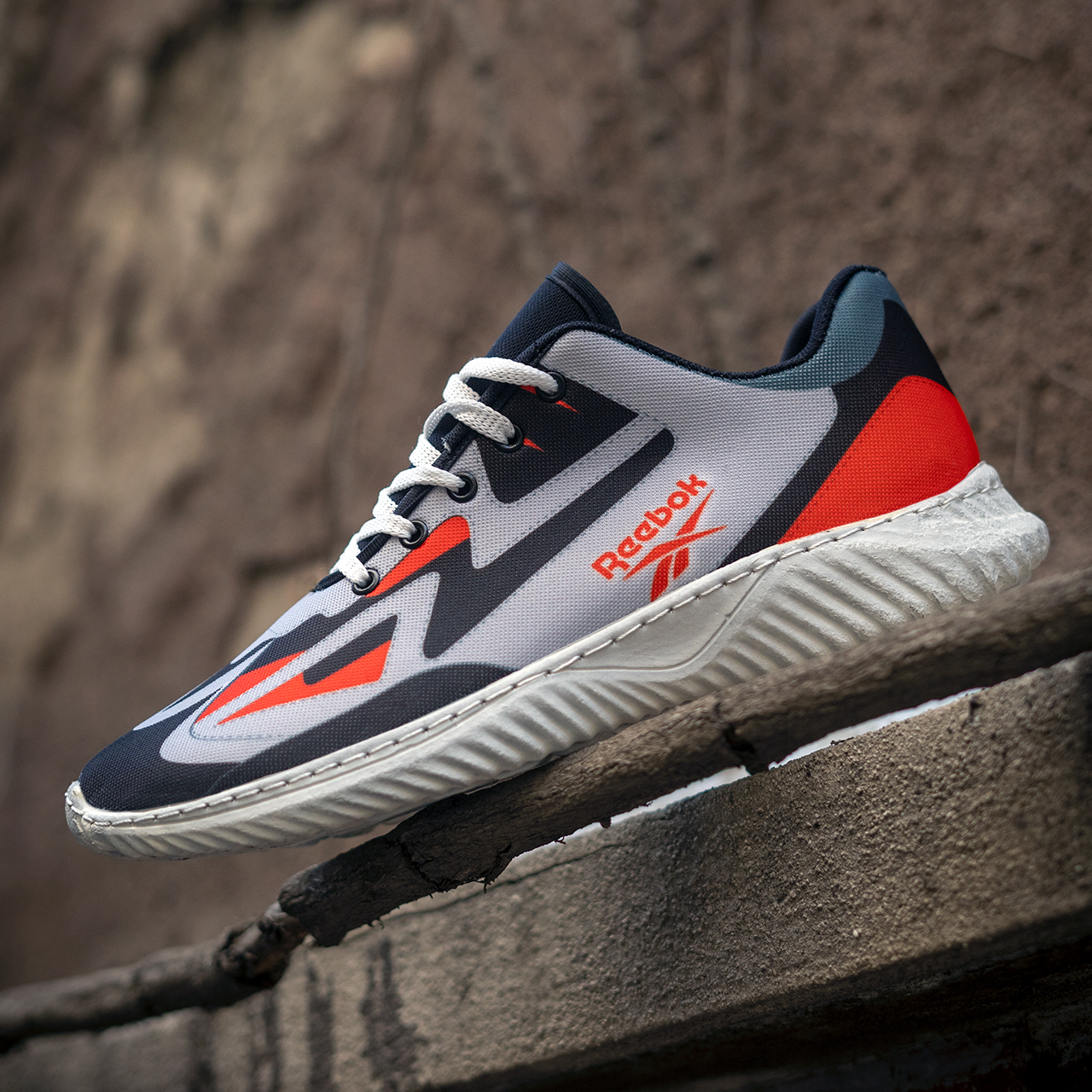 کفش ورزشی ریبوک طوسی قرمز(T) مردانه مدل Ervan