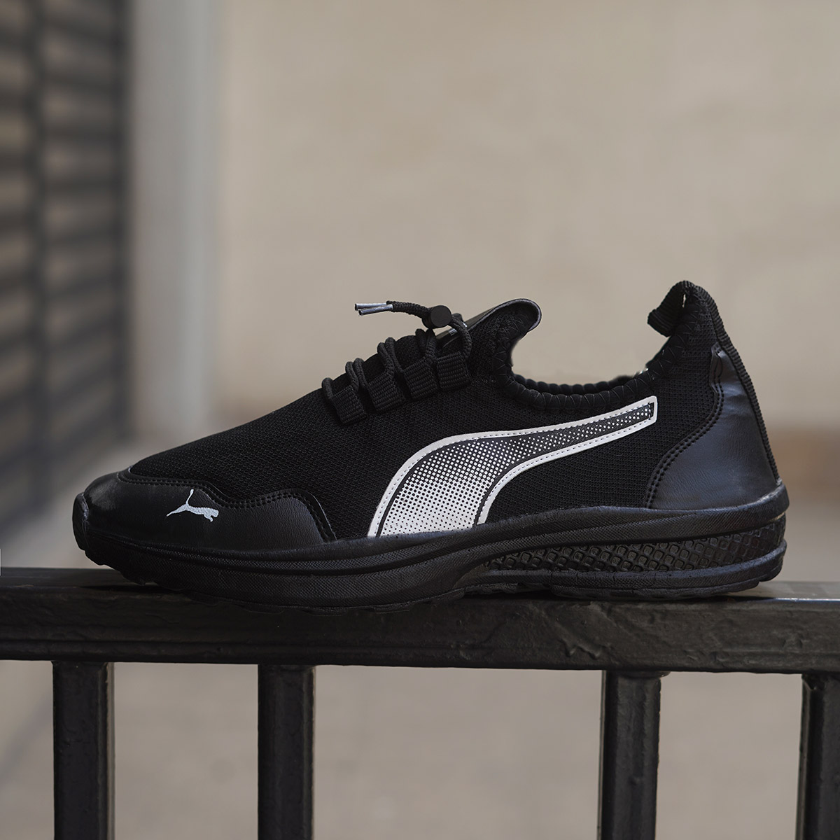 کفش ورزشی مردانه مشکی زیره مشکی مدل Erik