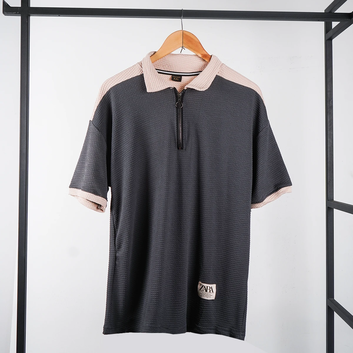 تیشرت مردانه یقه زیپ دار طوسی تیره مدل Radon