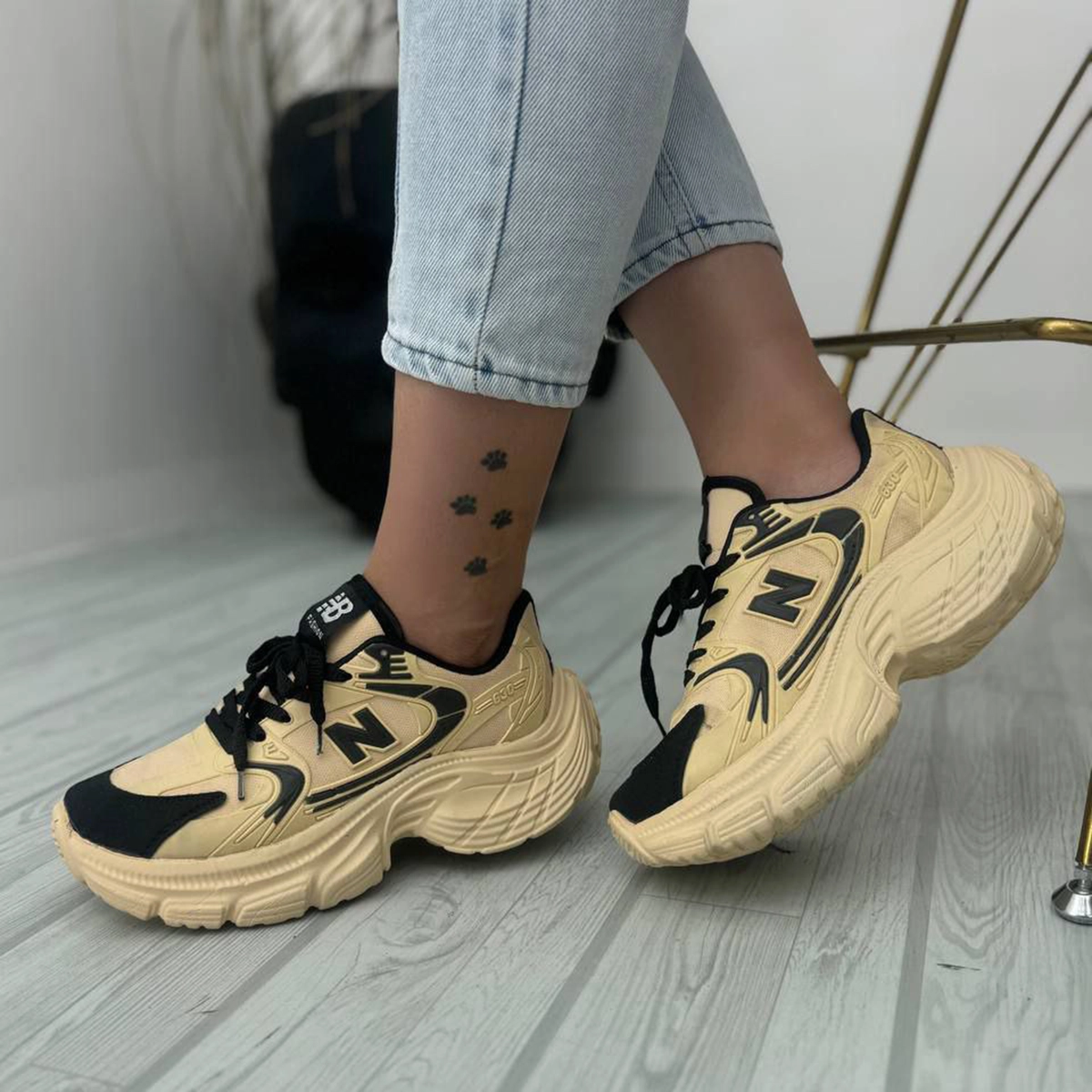 کفش ورزشی زنانه نیوبالانس لژدار کرم مدل Mahla